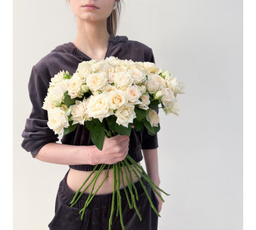 Букет из 15 белых кустовых роз