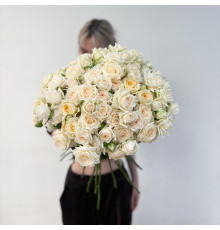 Букет из 21 белой кустовой розы