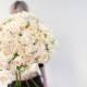 Букет из 21 белой кустовой розы