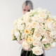 Букет из 21 белой кустовой розы