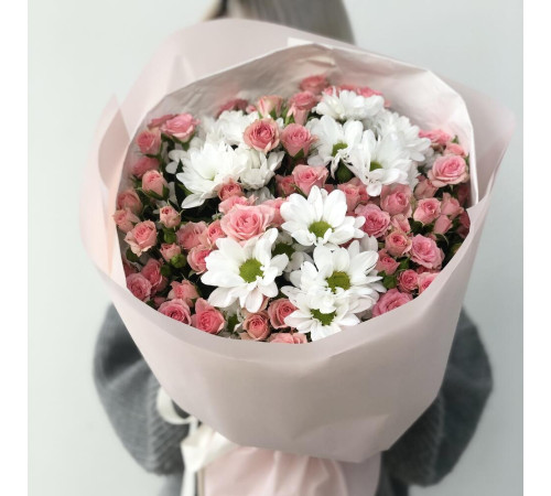 Букет из кустовых хризантем роз