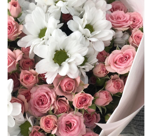 Букет из кустовых хризантем роз