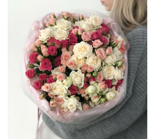 Букет из микса кустовых роз