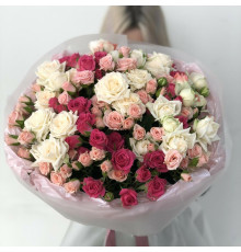 Букет из микса кустовых роз