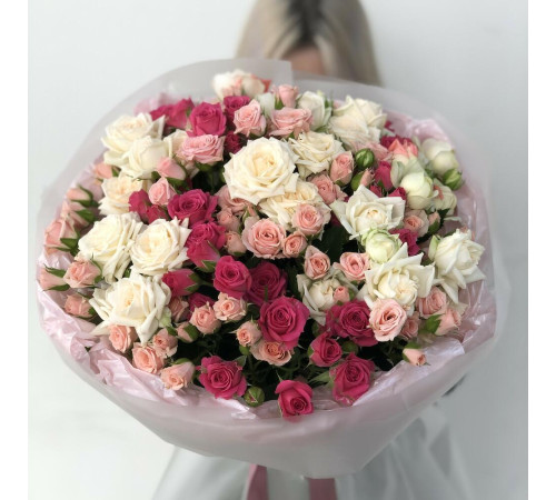 Букет из микса кустовых роз