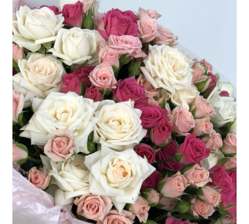 Букет из микса кустовых роз