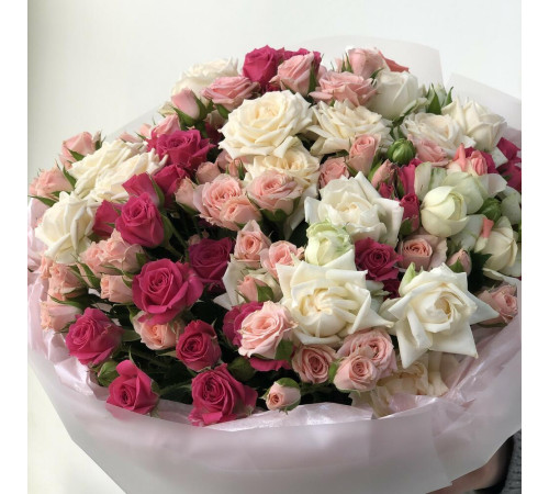 Букет из микса кустовых роз