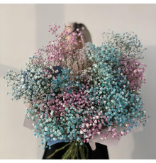 Букет из розовой и голубой гипсофилы